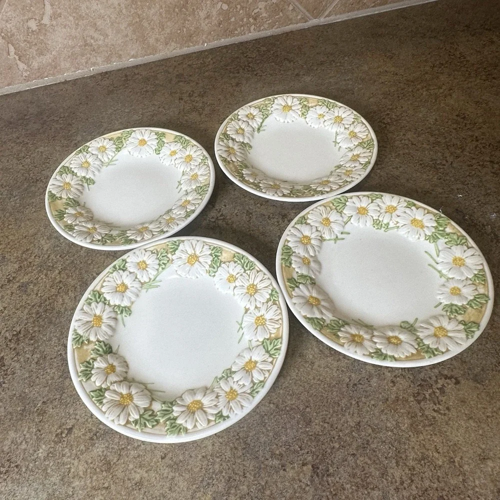 Vintage 1960's Poppytrail Metlox Sculptured Daisy Bread Plates Set Of 4 USA
